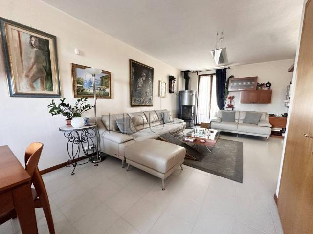 Villa Schiera in vendita a Palazzo Del Pero, Toscana