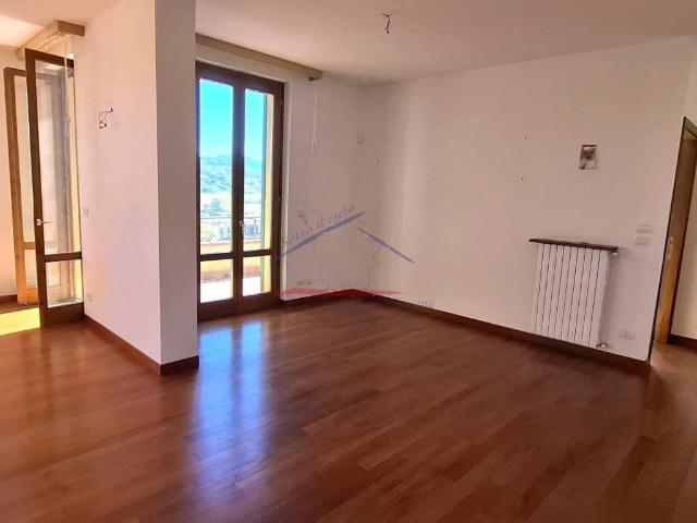 Appartamento in vendita a Poggiola, Palazzo Del Pero