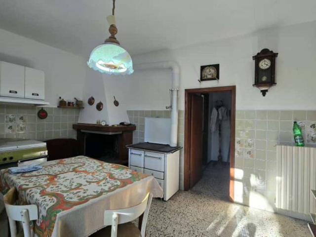 Appartamento in vendita a Palazzo Del Pero, Toscana