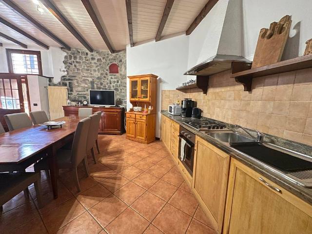 Appartamento in vendita a Argegno, Como
