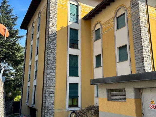 Appartamento in vendita a Argegno, Lombardia