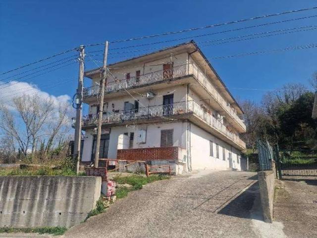 Appartamento in vendita a Ceppaloni, Campania