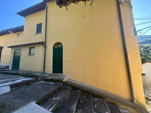Appartamento in vendita a Arrone, Umbria