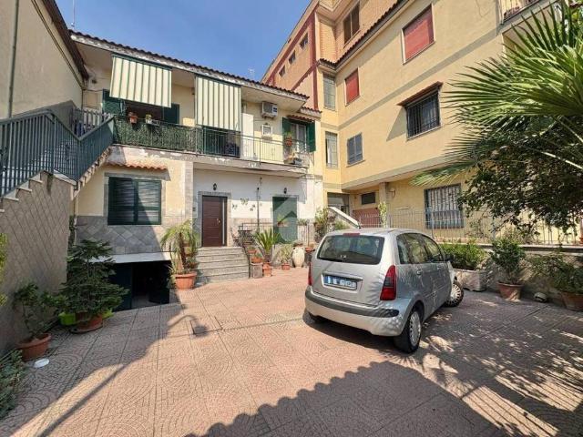 Appartamento in vendita a Arzano, Campania