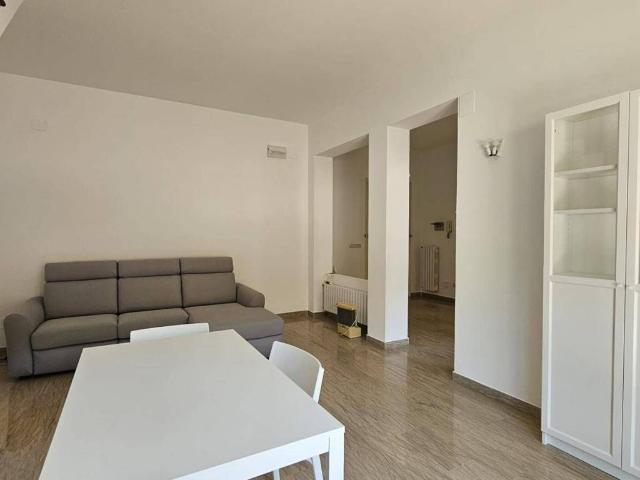 Appartamento in vendita a Porta Romana, Marche