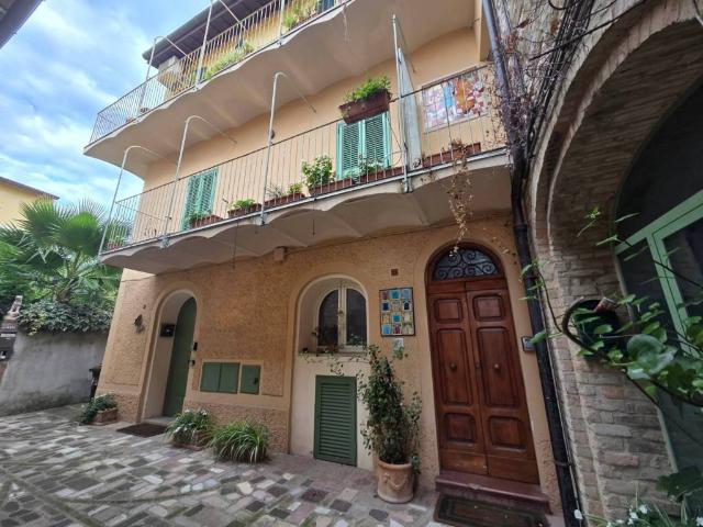 Appartamento in vendita a Assisi, Umbria