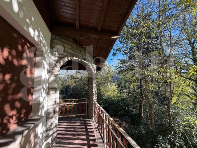 Appartamento in vendita a Asso, Lombardia