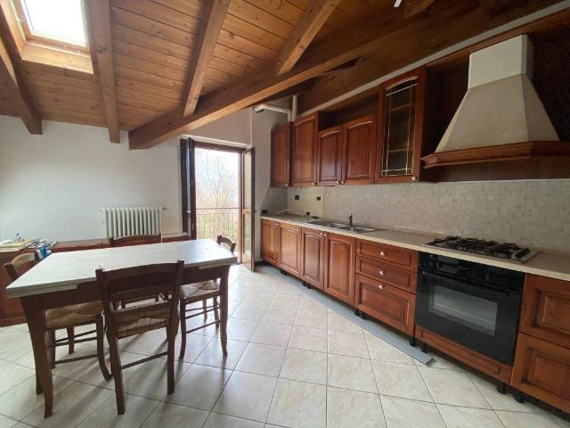 Appartamento in vendita a Scarenna, Asso