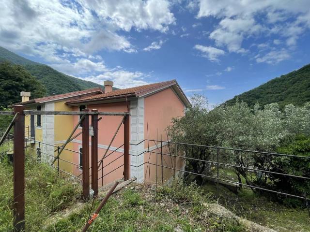 Appartamento in vendita a Avegno, Salto