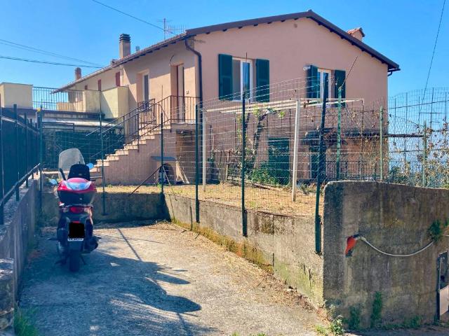 Appartamento in vendita a Avegno, Testana