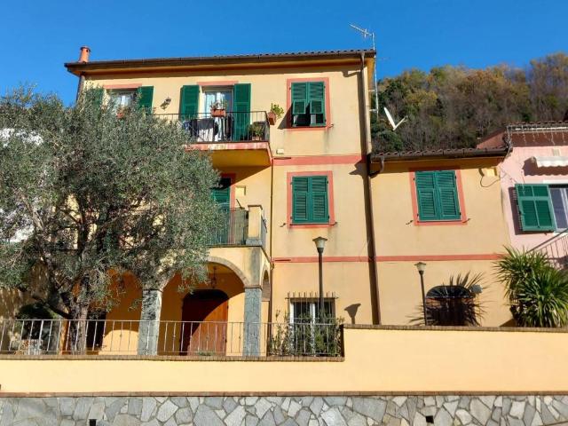 Appartamento in vendita a Avegno, Arbora