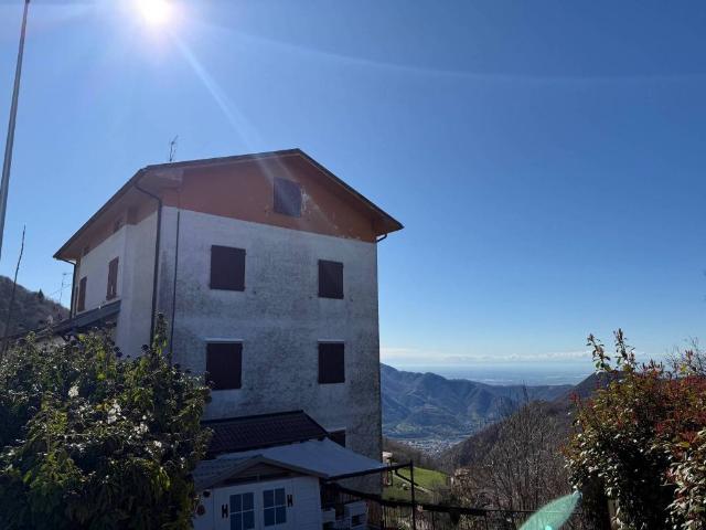 Appartamento in vendita a Aviatico, Lombardia