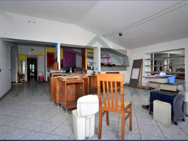 Appartamento in vendita a Azzate, Lombardia