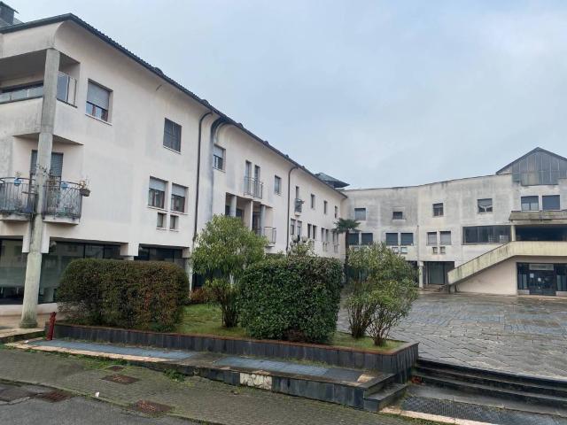 Appartamento in vendita a Azzate, Lombardia