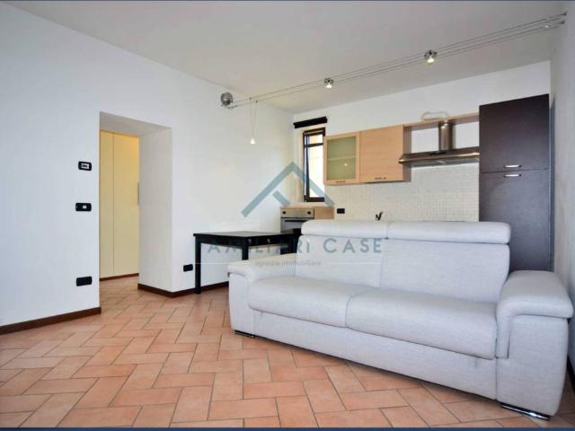 Appartamento in vendita a Azzate, Lombardia