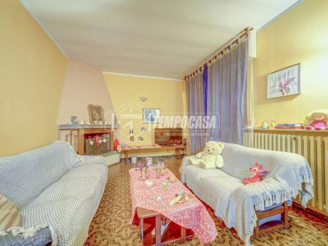 Appartamento in vendita a Azzate, Lombardia