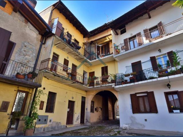 Appartamento in vendita a Azzate, Lombardia