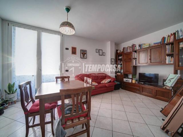 Appartamento in vendita a Azzate, Lombardia