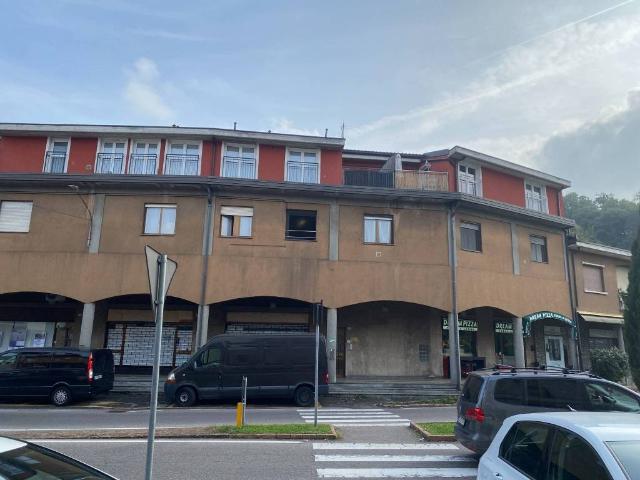 Appartamento in vendita a Azzate, Lombardia