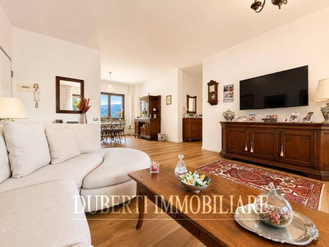 Appartamento in vendita a Azzate, Lombardia