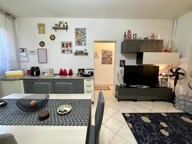 Appartamento in vendita a Azzate, Lombardia