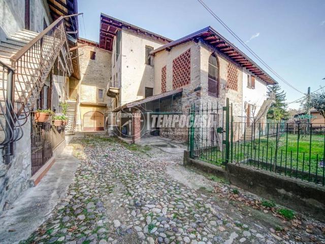 Appartamento in vendita a Azzate, Lombardia