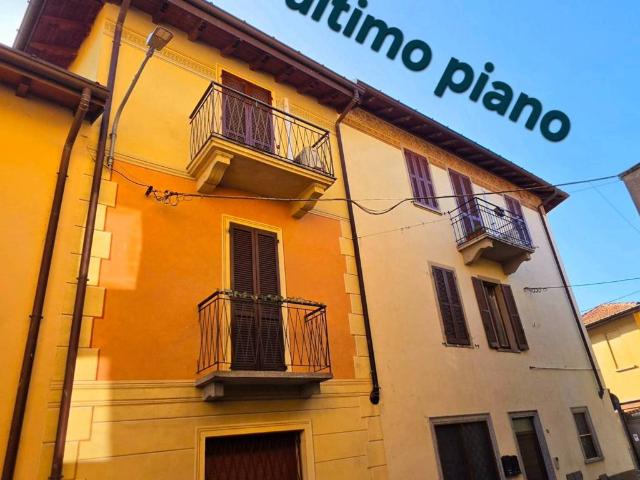 Appartamento in vendita a Azzate, Varese