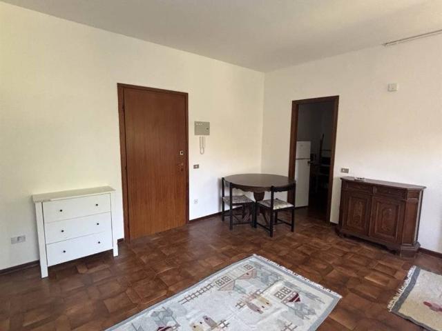 Appartamento in vendita a Azzate, Lombardia
