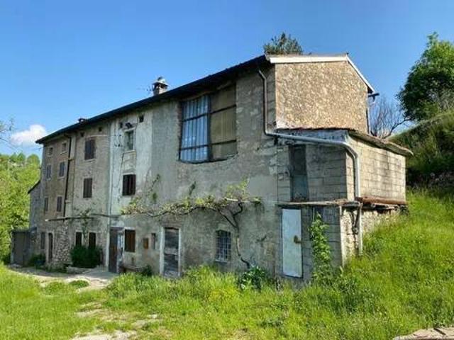 Appartamento in vendita a Badia Calavena, Verona