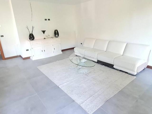 Appartamento in vendita a Bagnatica, Lombardia