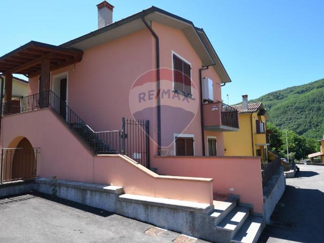 Appartamento in vendita a Unione dei comuni Media Valle del Serchio, Fornoli
