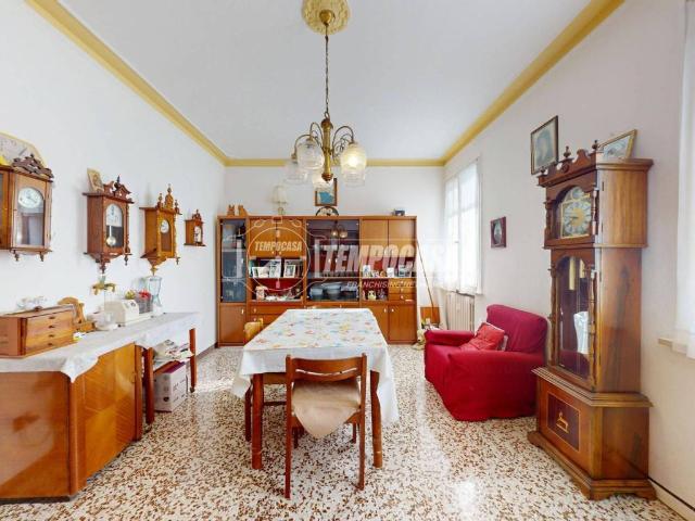 Appartamento in vendita a Terra di Mezzo, Re