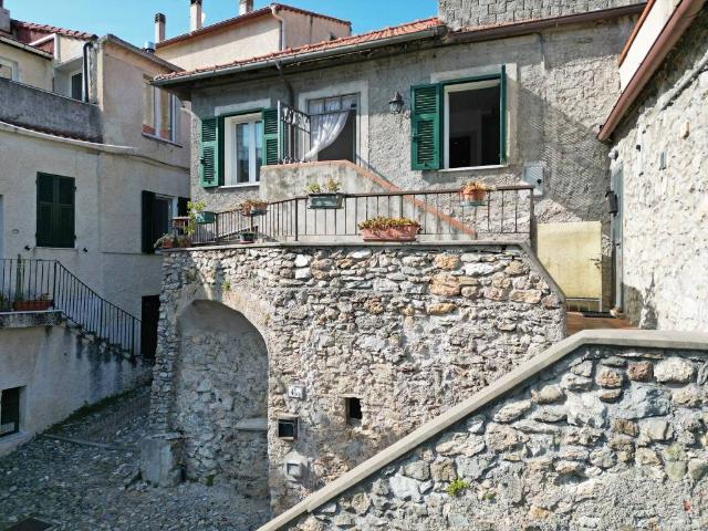Appartamento in vendita a Balestrino, Liguria