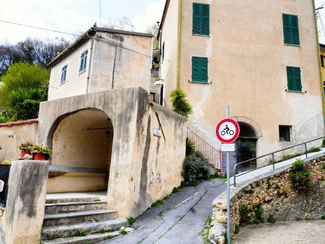 Appartamento in vendita a Balestrino, Liguria