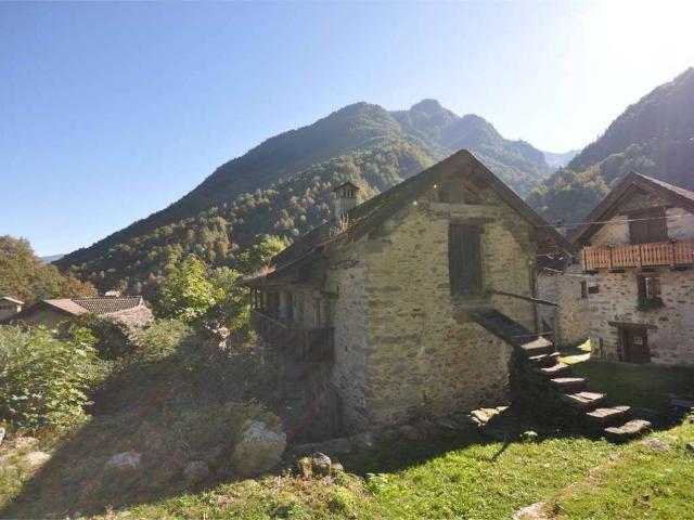 Villa Indipendente in vendita a Bannio Anzino, Piemonte