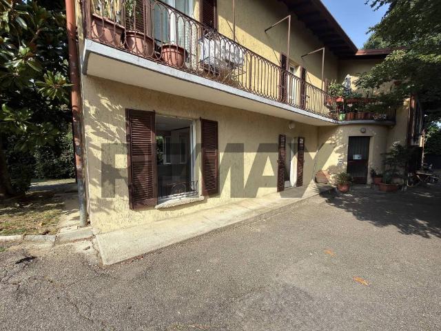 Appartamento in vendita a Barasso, Lombardia