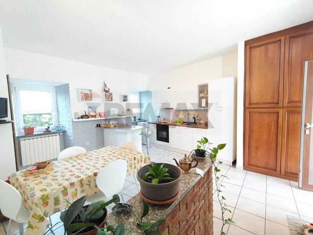 Appartamento in vendita a Bregano, Lombardia