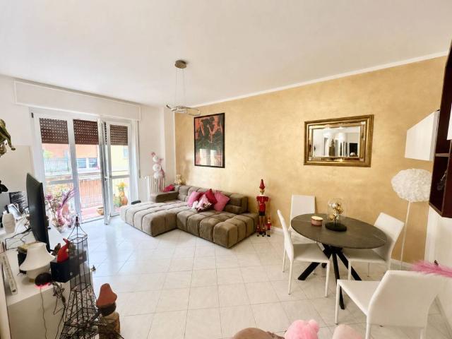 Appartamento in vendita a Bareggio, Lombardia