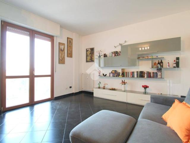 Appartamento in vendita a Bareggio, Milano