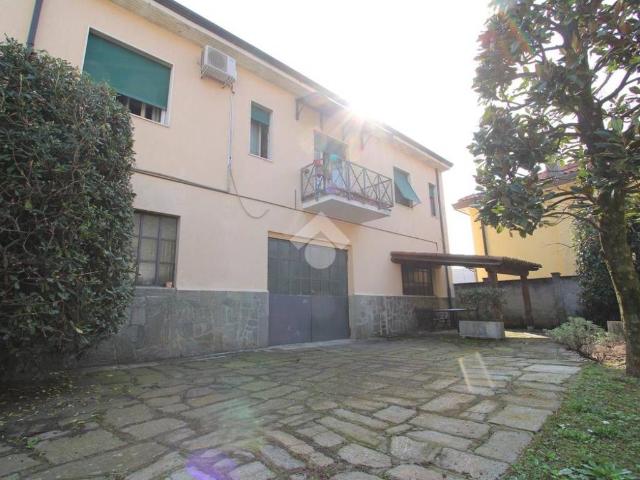 Villa Indipendente in vendita a Bareggio, Lombardia