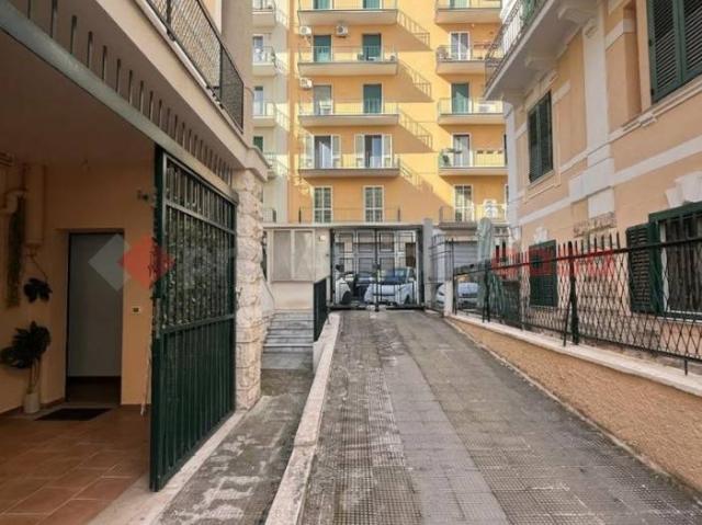 Appartamento in vendita a Madonnella, Bari
