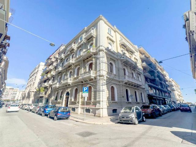 Appartamento in vendita a Quartiere Umbertino, Bari