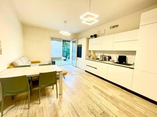Appartamento in vendita a Barlassina, Lombardia