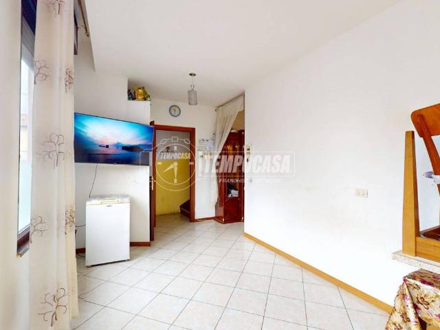 Appartamento in vendita a Barlassina, Lombardia