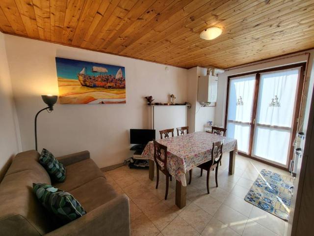 Appartamento in vendita a Barni, Lombardia