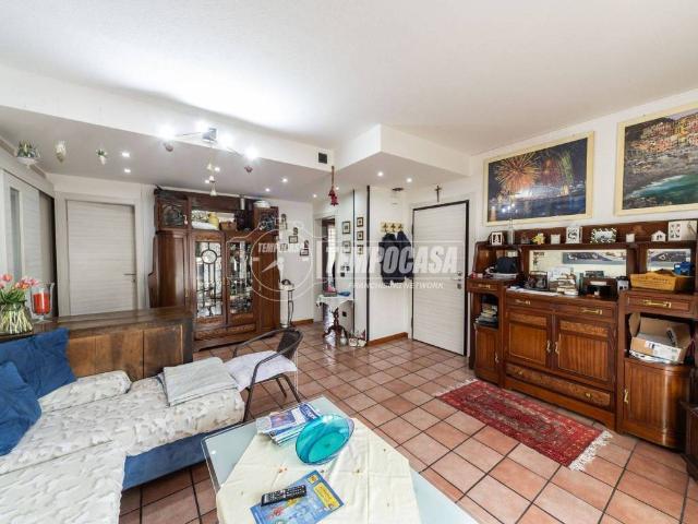 Appartamento in vendita a Barzago, Lombardia