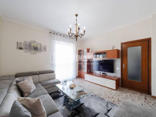 Appartamento in vendita a Barzago, Lombardia