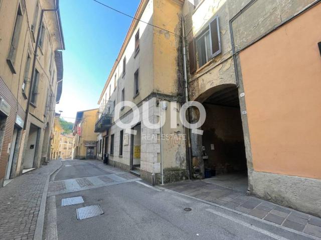 Appartamento in vendita a Barzanò, Lombardia