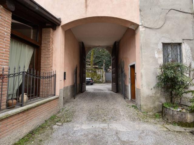 Appartamento in vendita a Barzanò, Lombardia