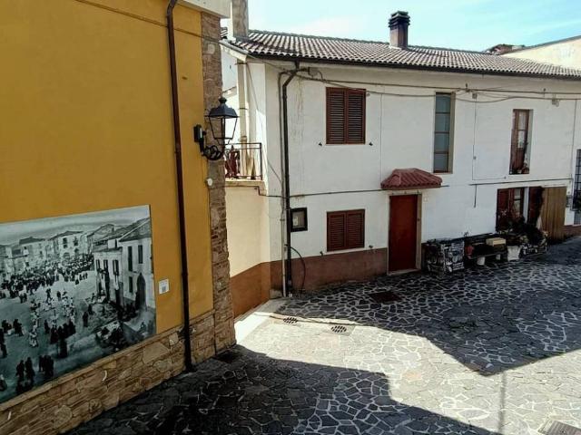 Appartamento in vendita a Basciano, Abruzzo